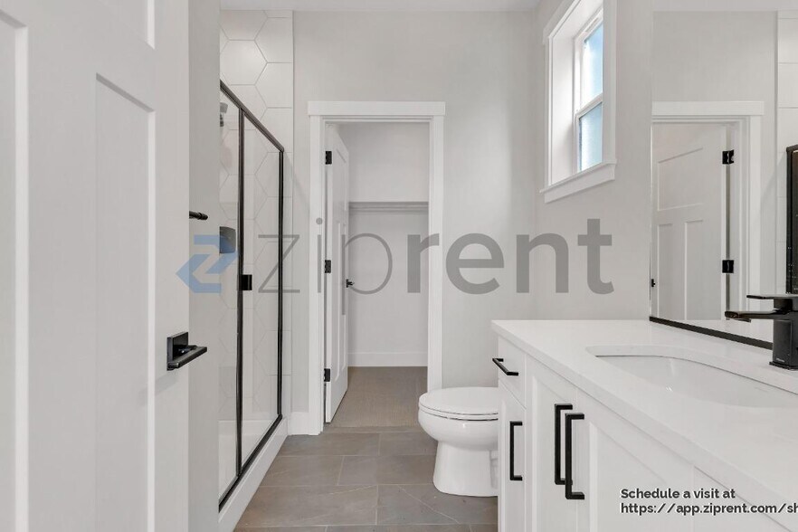 Building Photo - 11781 NW Thelin Ln