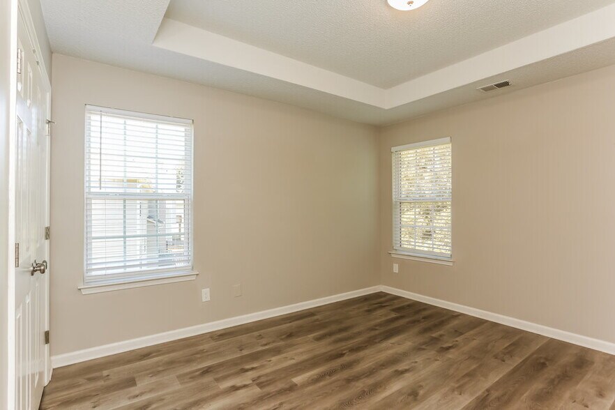 Building Photo - 3943 S River Ln