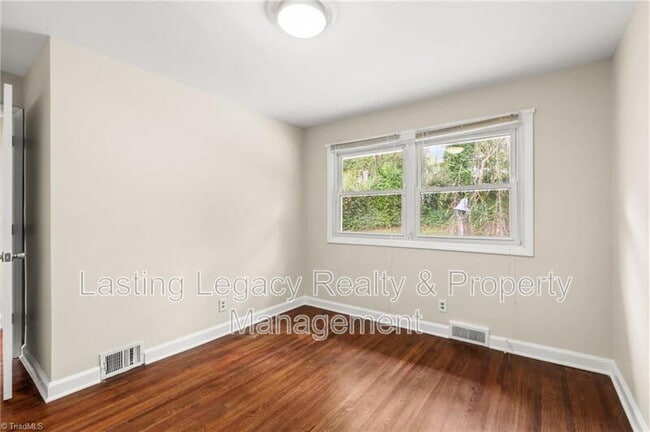 Building Photo - 1200 Lamont Dr