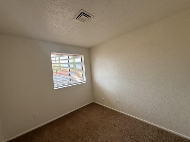 Building Photo - 5056 E Evergreen Dr