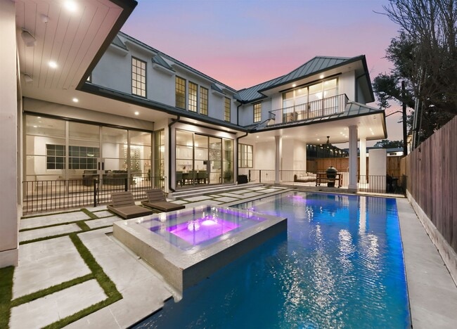 Building Photo - 2615 Yupon St