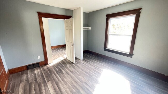 Building Photo - 4322 Bush Ave