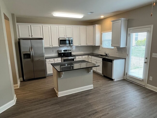 Building Photo - Convenient 3 Bed Townhome near Harrisburg