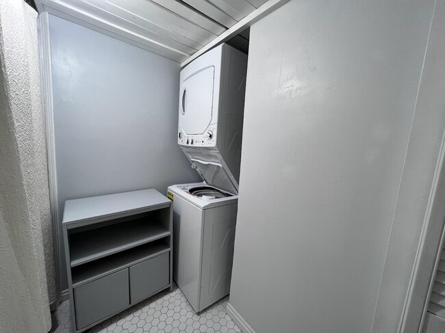 Building Photo - 391 W 100 S St