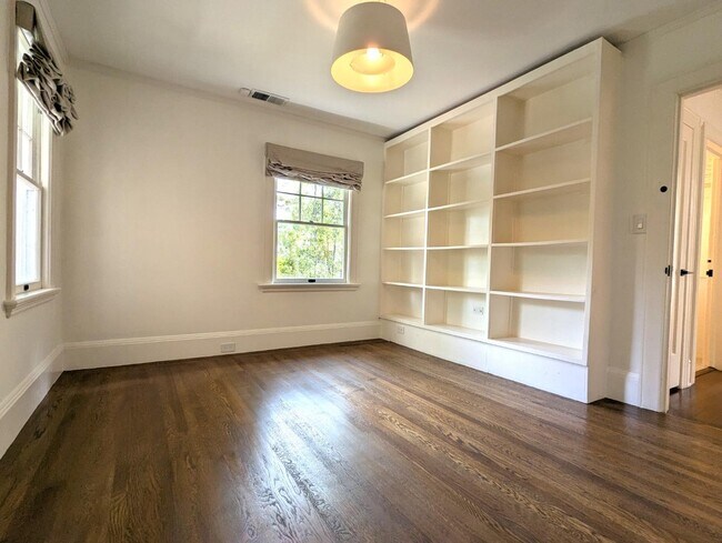 Building Photo - 1400 Cowper St