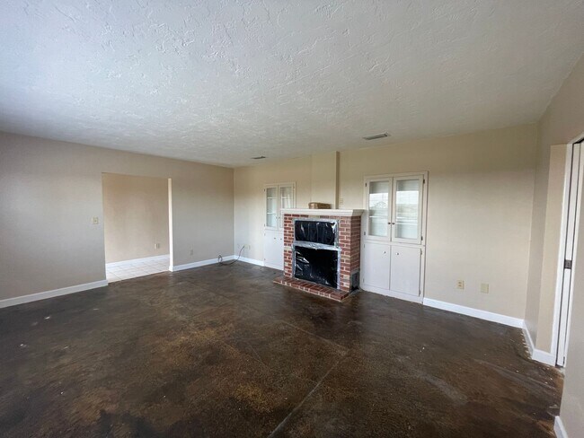 Building Photo - 9320 NW Hwy 225A