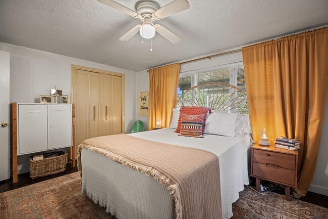 Building Photo - 319 Hideaway Lane Central