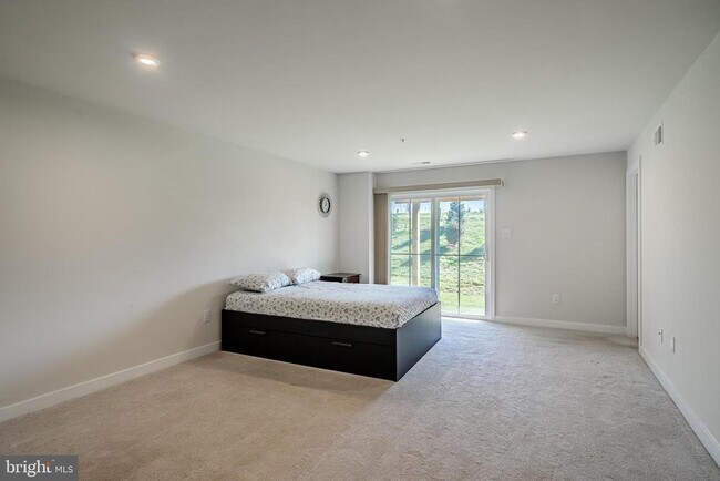 Building Photo - 74 Glory Maple Ln