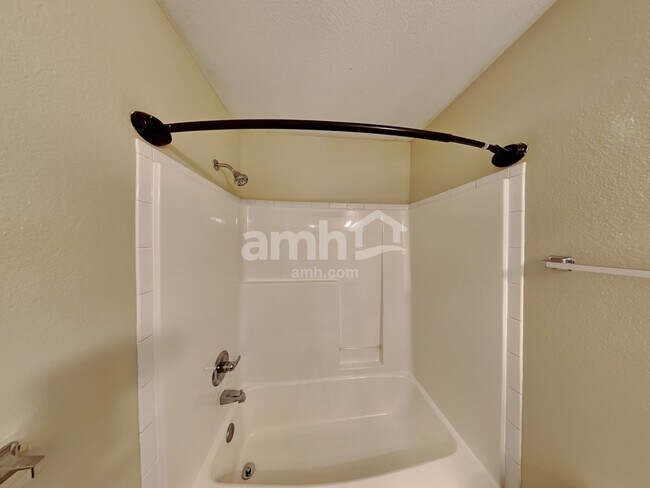 Building Photo - 3808 Ironhorse Dr