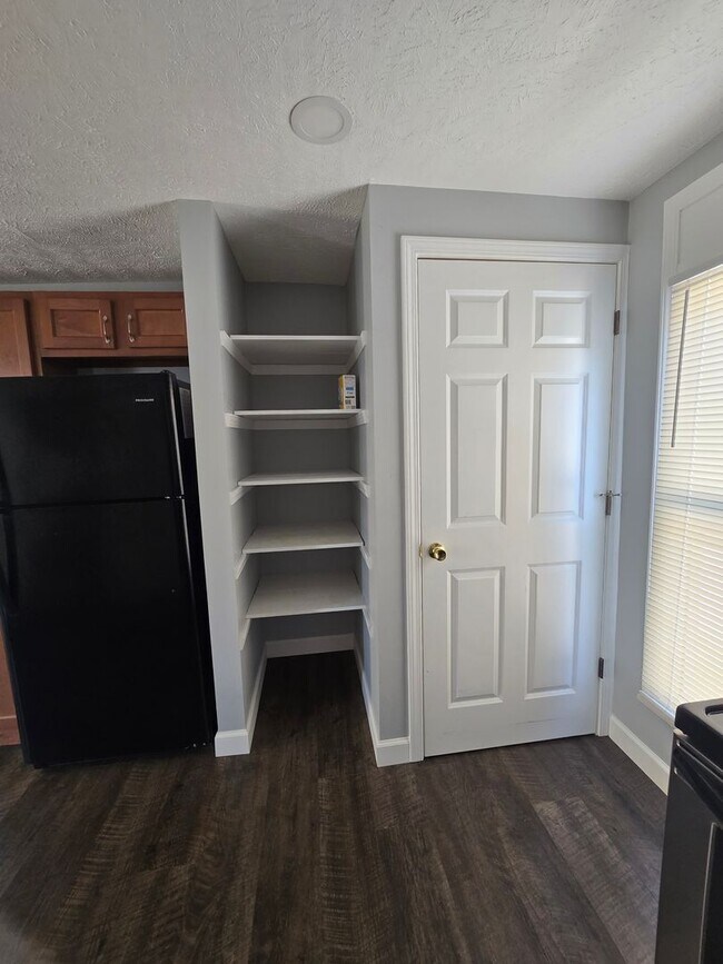 Building Photo - 2 bed 1 bath!