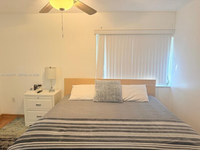 Building Photo - 1990 Brickell Ave