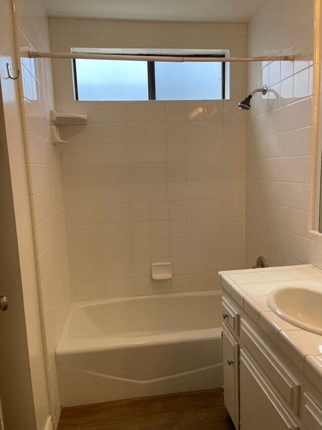 Building Photo - Lovely 2 bed, 2 bath Duplex Home in Orange