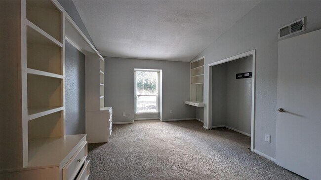 Building Photo - 5711 Sugar Hill Dr