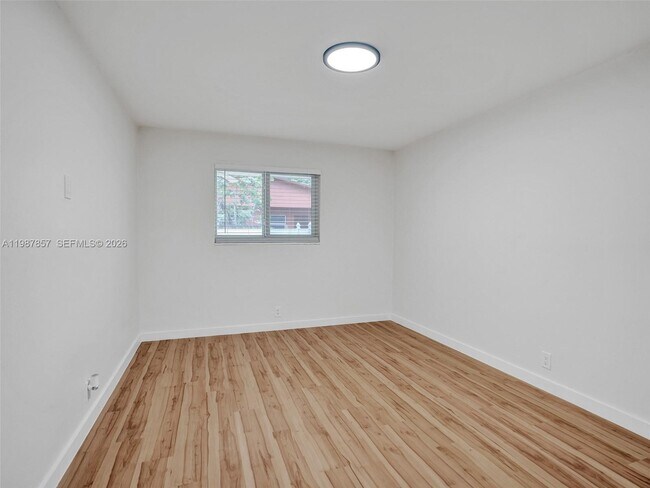 Building Photo - 932 Mandarin Isle