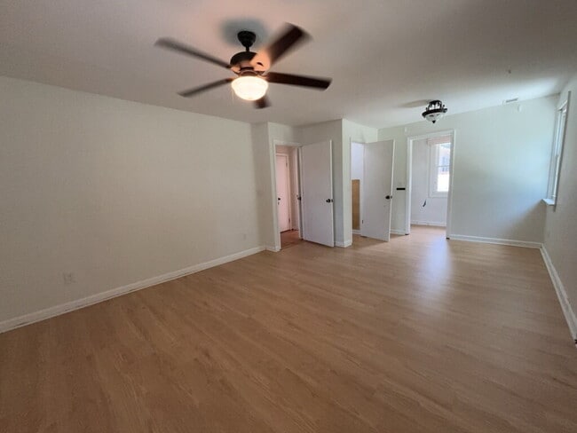 Building Photo - 1367 Fort Johnson Rd