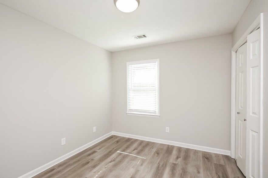 Building Photo - 1448 Christiana Dr