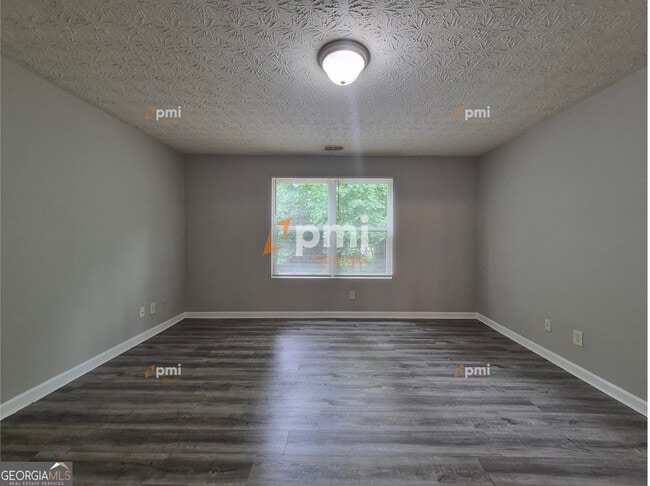 Building Photo - 2204 Fairington Village Dr