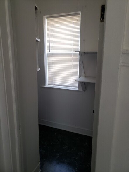 Building Photo - 8936 S Ashland Ave