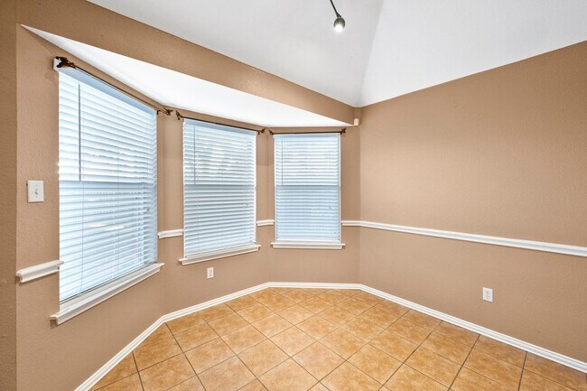 Building Photo - Burleson 3/2/2