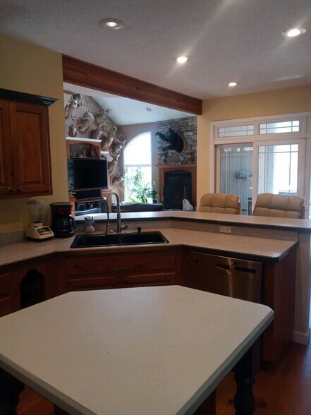 Building Photo - 2454 E Herbison Rd