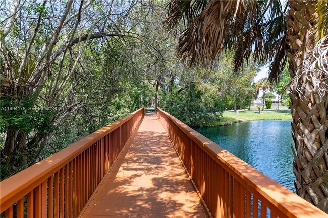 Building Photo - 9999 Summerbreeze Dr