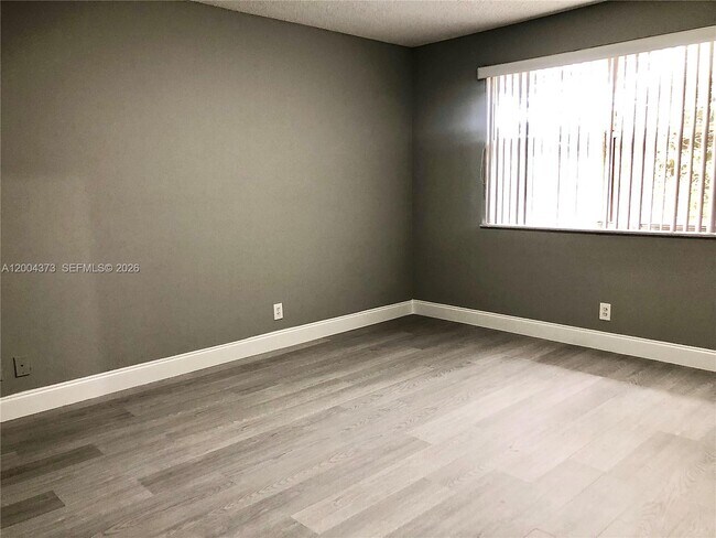 Building Photo - 8761 Wiles Rd