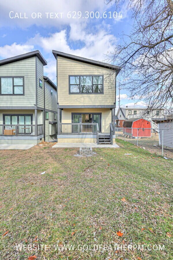 Building Photo - 402 E Trinity Ln