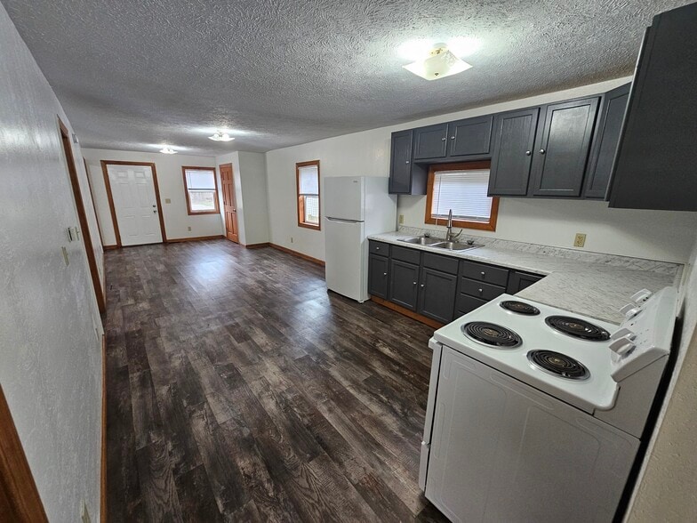 Open Concept Living - 933 Capital Ave NE