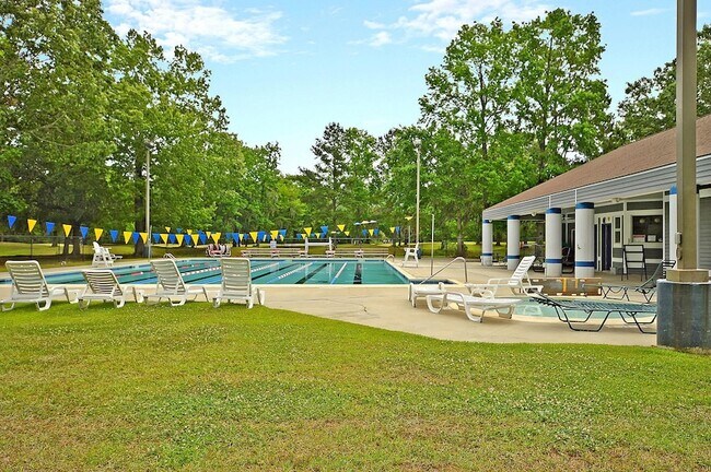 Building Photo - 121 Sully St