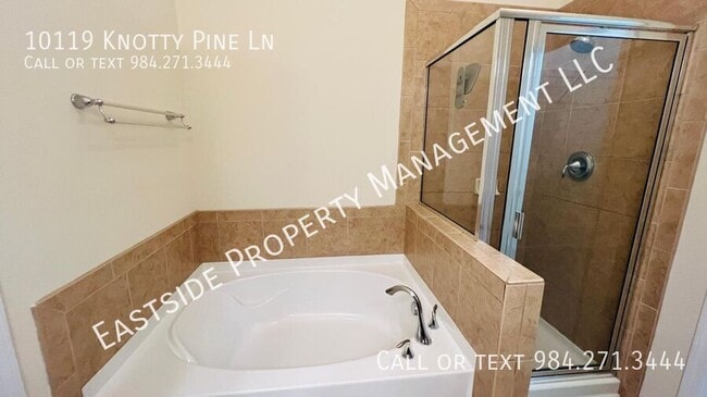 Building Photo - 10119 Knotty Pine Ln