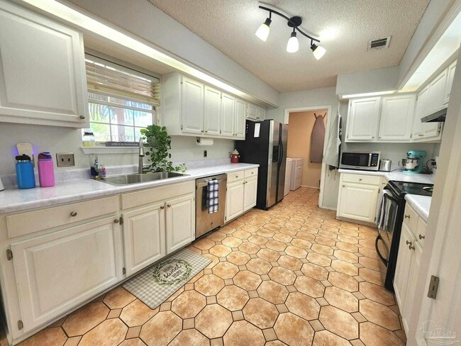 Building Photo - 589 Bobwhite Pl