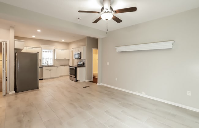 Building Photo - Don't miss out on this beautiful home!