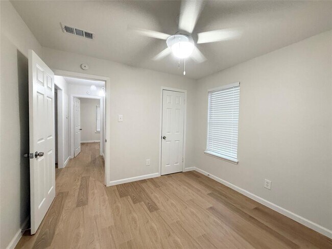 Building Photo - 3631 N MacGregor Way
