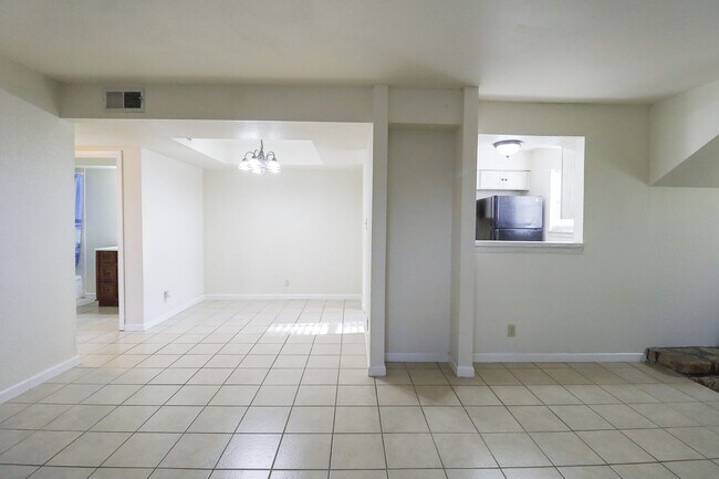 Building Photo - 1 Bed | 1 Bath in South Tulsa!