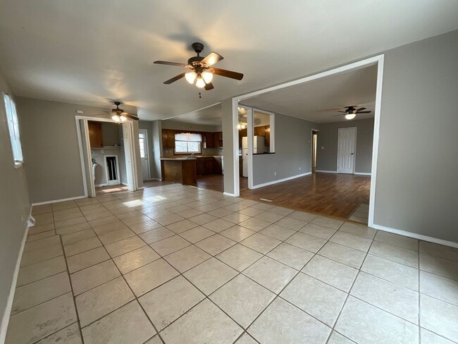 Building Photo - Nice and Open 3 Bed 1 Bath Home for Rent!