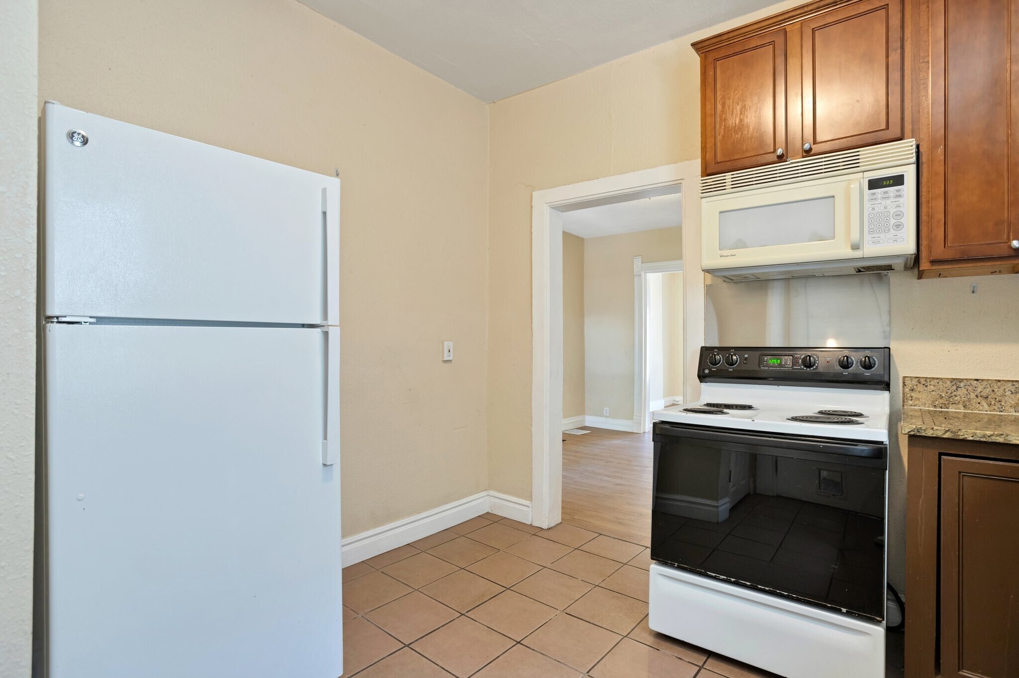 Kitchen - 2707 N Downing St