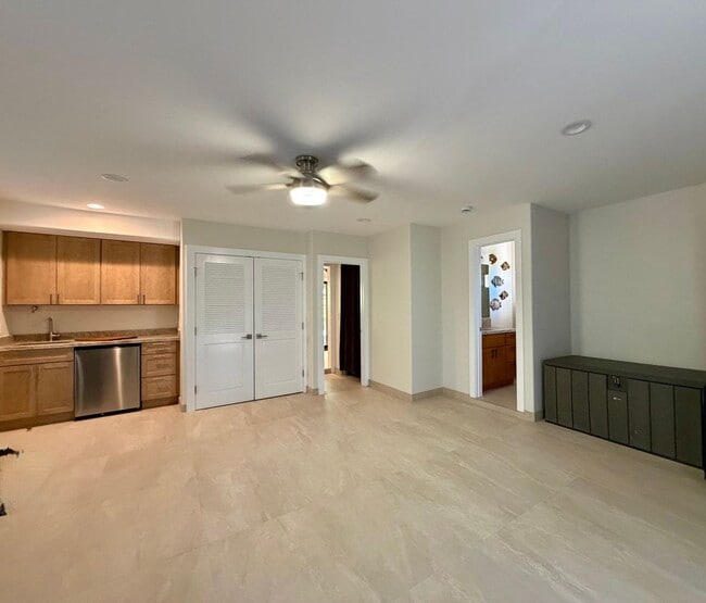 Building Photo - Furnished 4 Bedroom 3.5 Bathroom Whites Sands Beach