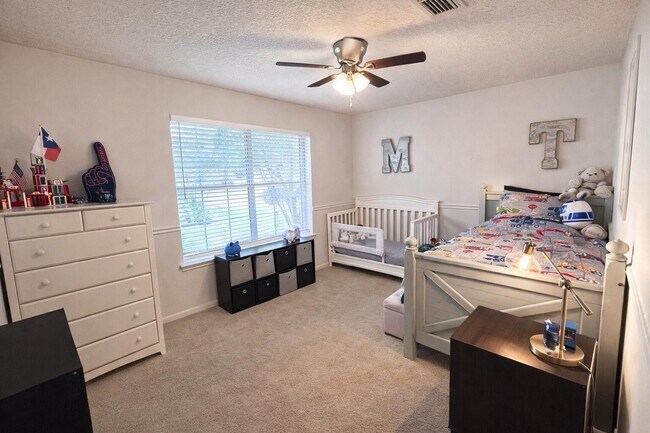 Building Photo - 21510 Forest Colony Dr