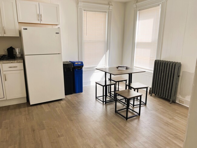 Building Photo - Peksola Lowell