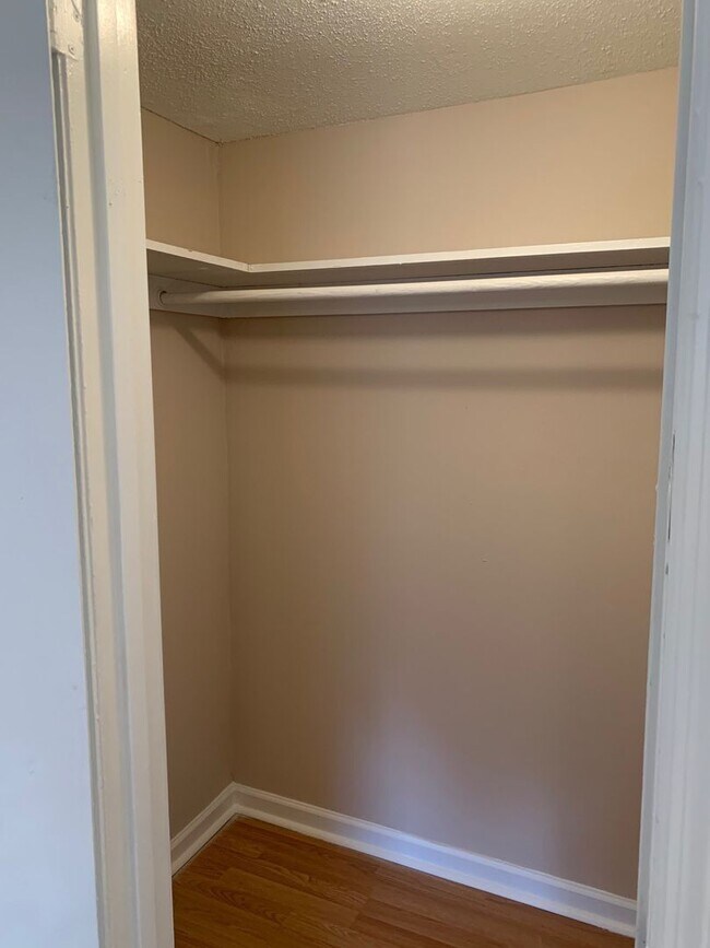 Building Photo - 2nd story, 2/1, updated unit on the Winter Park/Maitland border!!