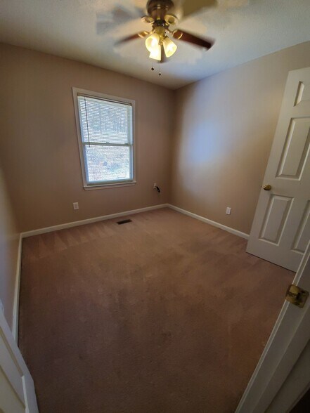 Building Photo - 4736 Cheshire Cir