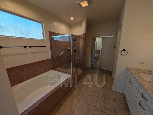 Building Photo - 12612 Carmel Ct NE