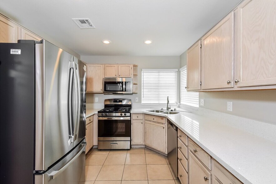 Building Photo - 5828 Meadow Dale Dr