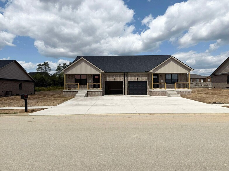 Building Photo - 418 Nandino Cir