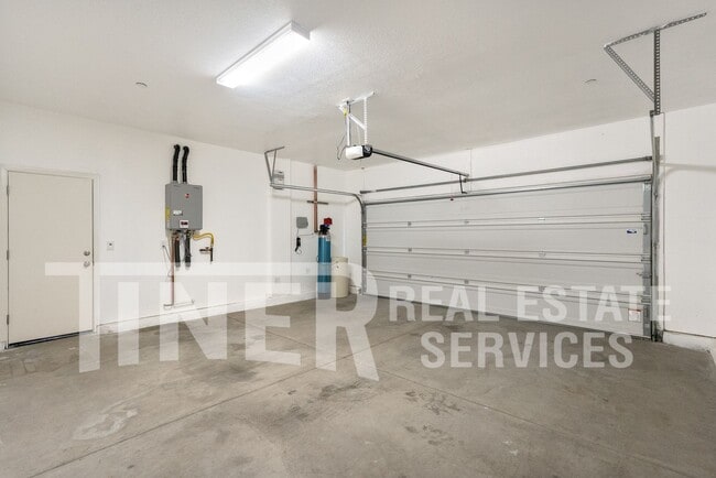 Building Photo - 8409 Stara St