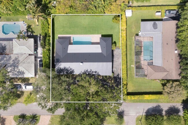 Building Photo - 13050 SW 71st Ave