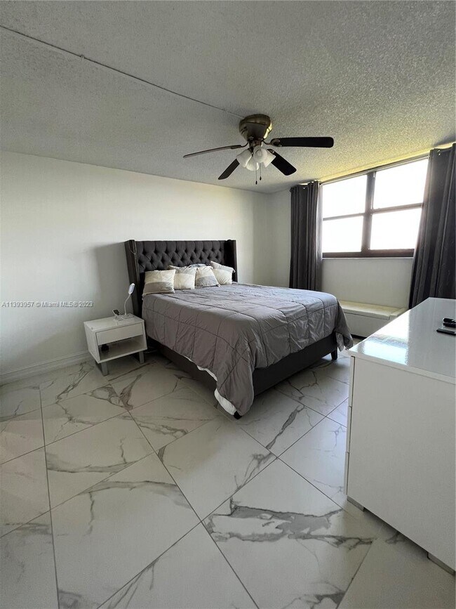 Building Photo - 1266 S Military Trail