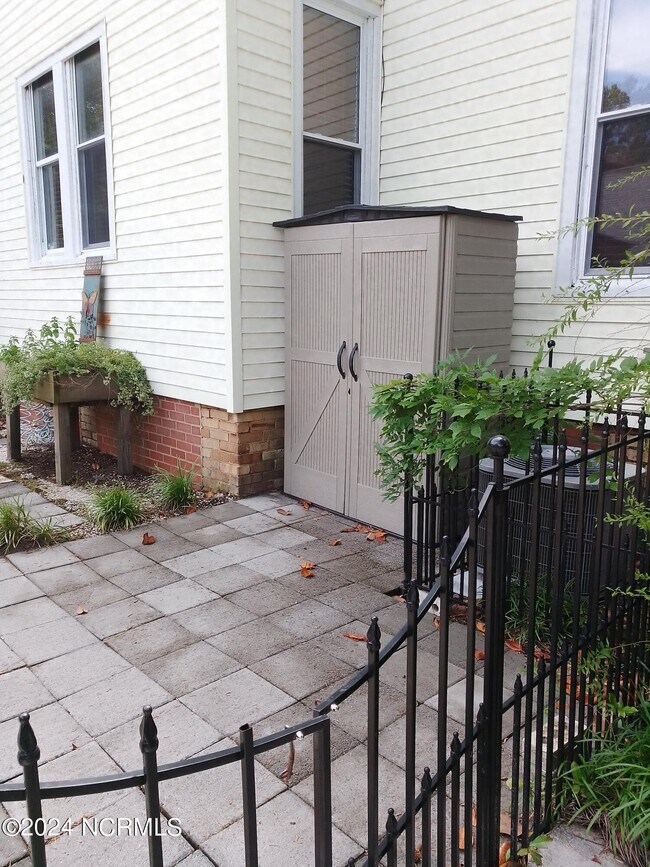 Building Photo - 407 E Main St