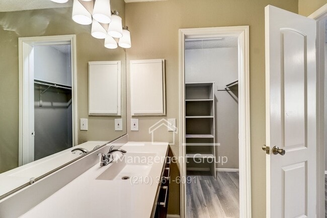 Building Photo - 7523 Oak Chase