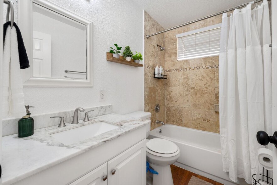 Building Photo - 10609 Olson Dr